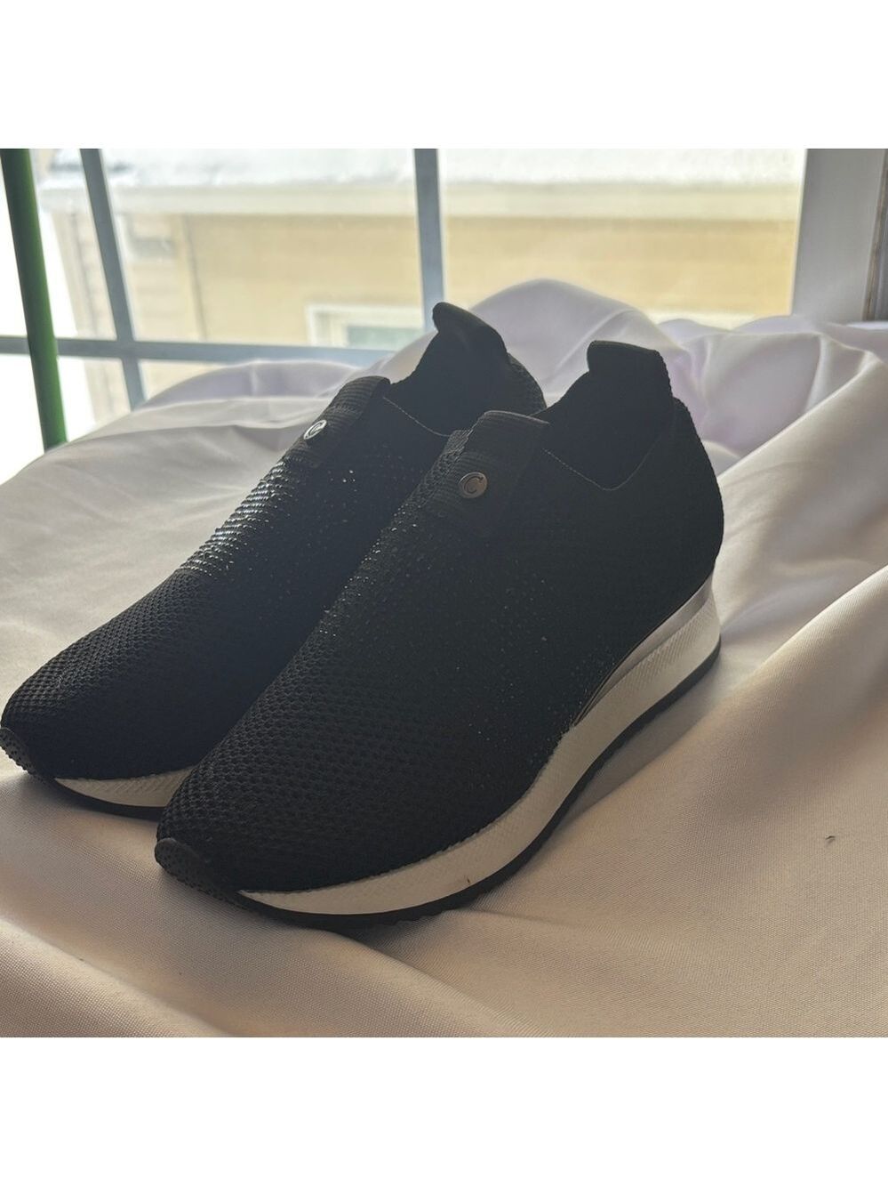 Carvela Janeiro 2 Crystal Embellished Navy Black Knit Trainers Shoes sz 37 (6.5) - Picture 1 of 8